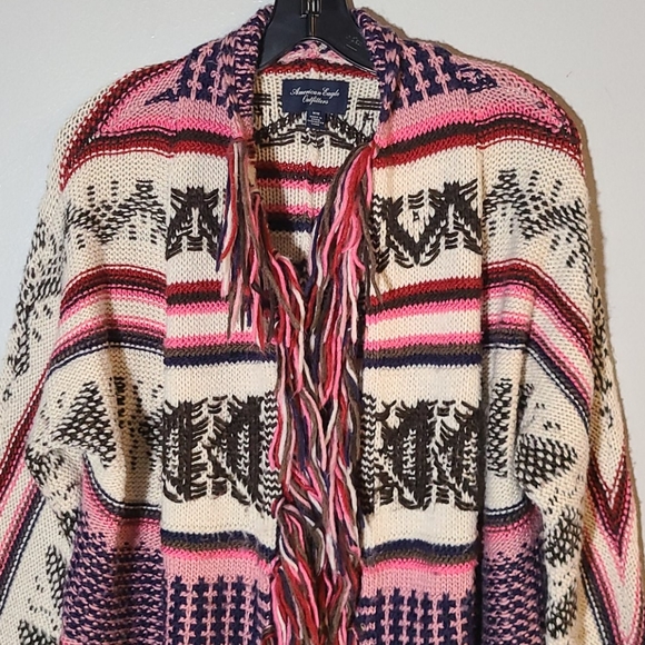 American Eagle Cardigan. - Picture 5 of 10